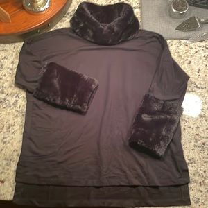 Gently used CAPONE Faux fur cowl neck tunic